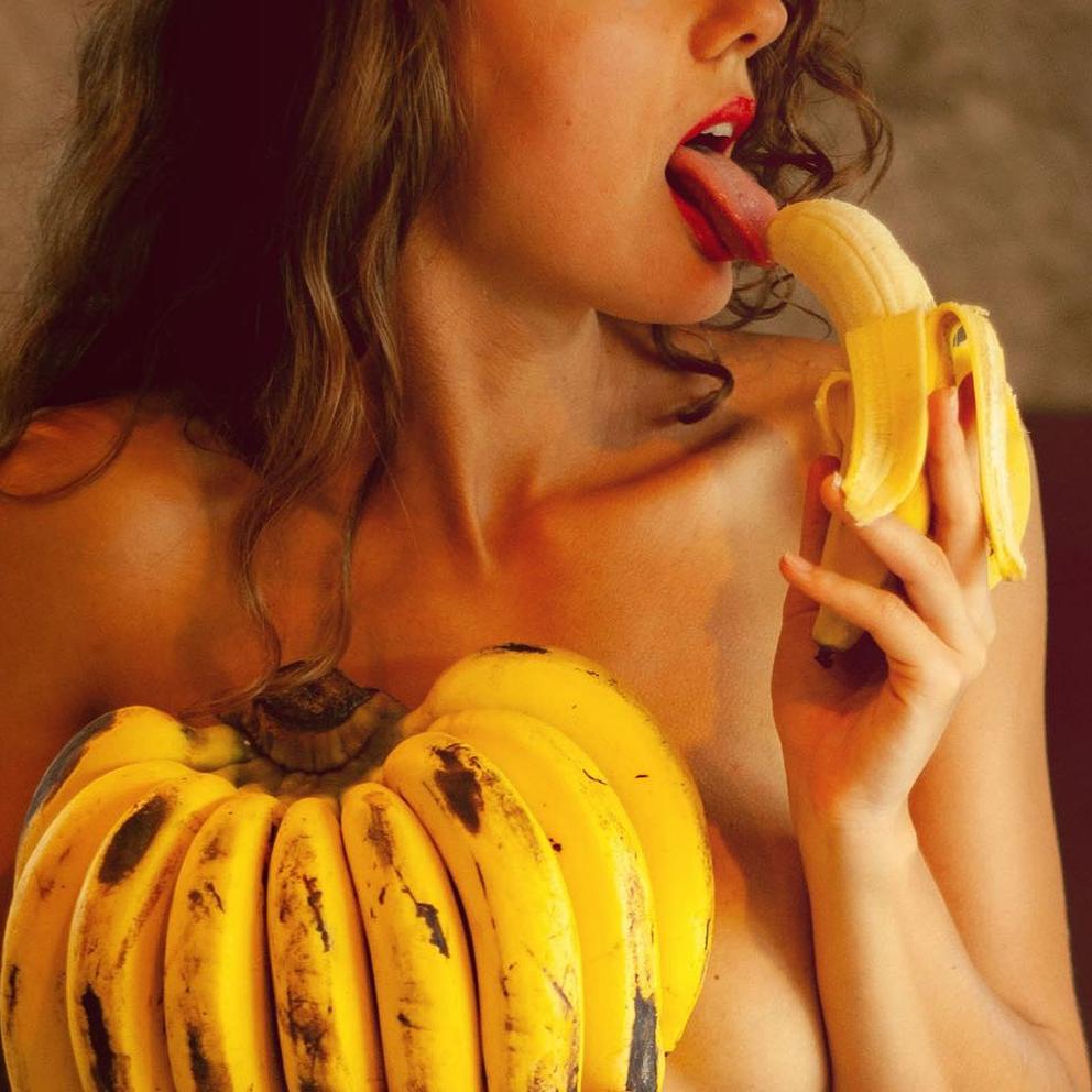 Un couple qui s'est rencontré sur Noulib se donne la main