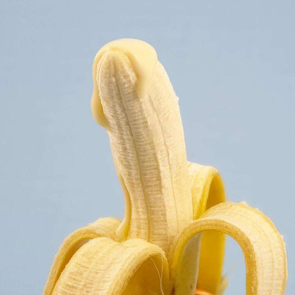 Un couple qui s'est rencontré sur Noulib se donne la main