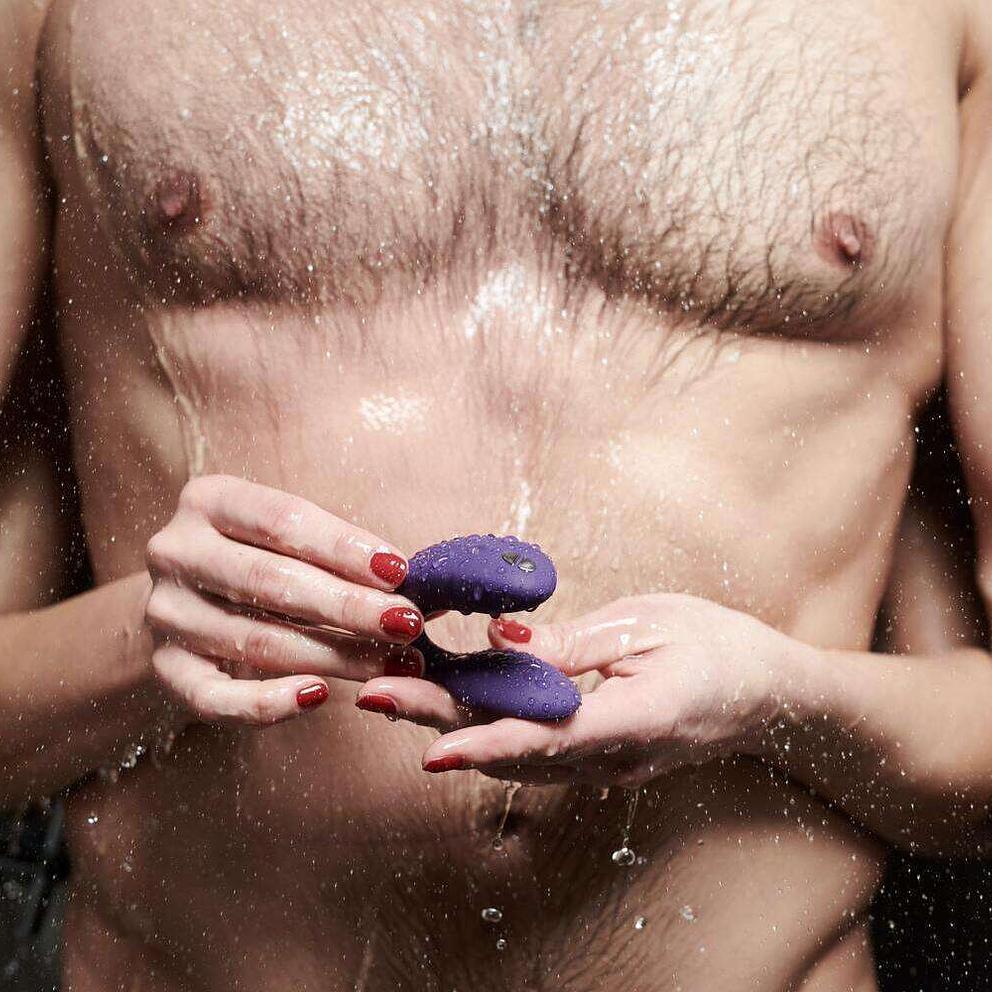 Un couple qui s'est rencontré sur Noulib se donne la main